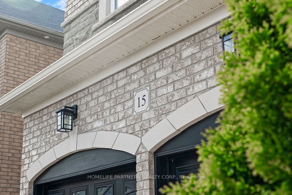 15 Oakhaven Road, Brampton, ON L6P 2Y3 6