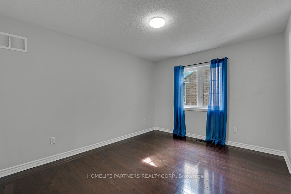 15 Oakhaven Road, Brampton, ON L6P 2Y3 24