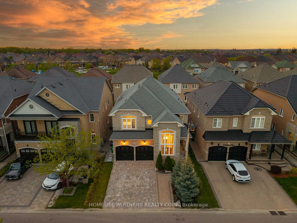 15 Oakhaven Road, Brampton, ON L6P 2Y3 2