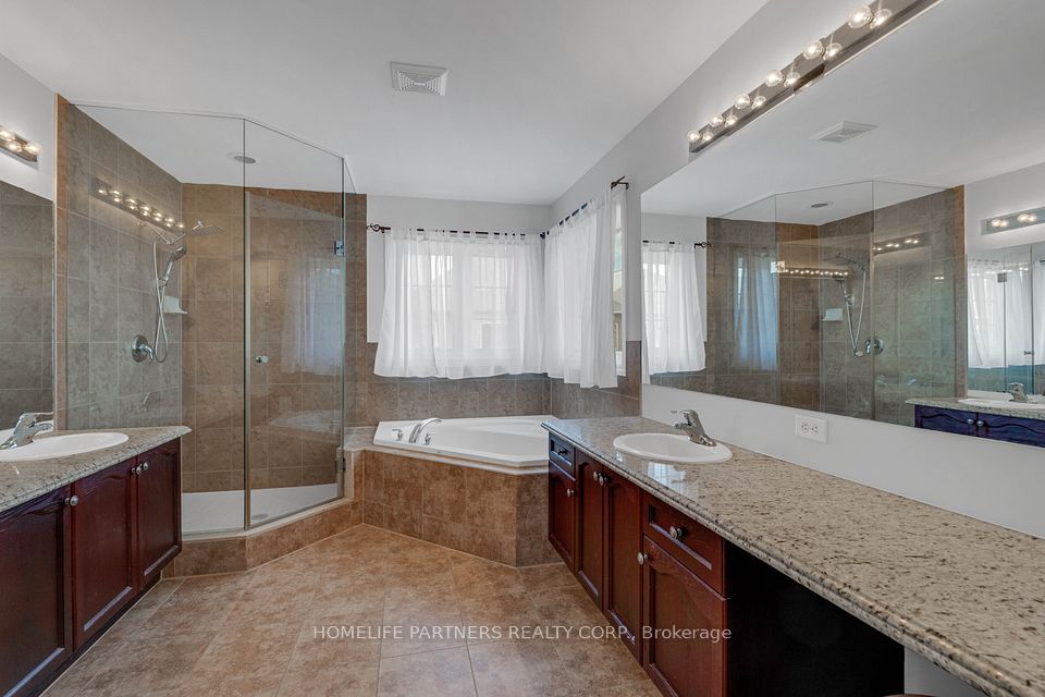 15 Oakhaven Road, Brampton, ON L6P 2Y3 19