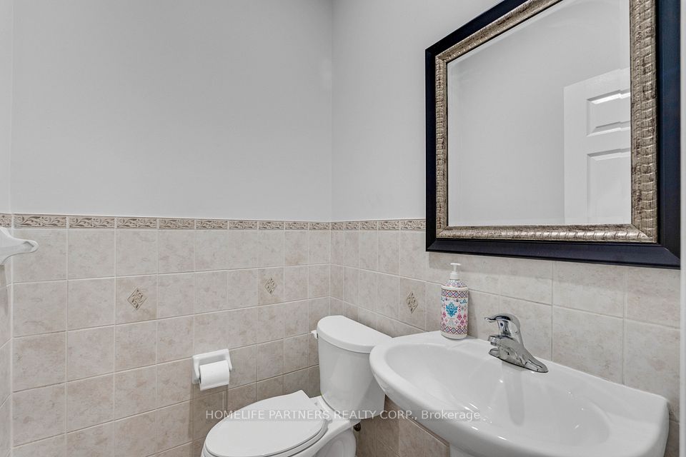 15 Oakhaven Road, Brampton, ON L6P 2Y3 8