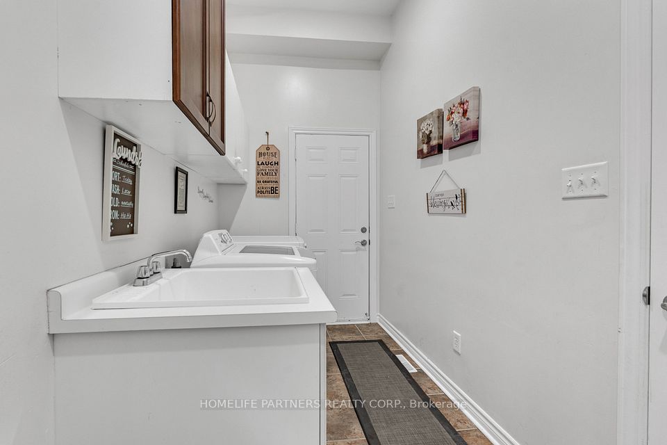 15 Oakhaven Road, Brampton, ON L6P 2Y3 9