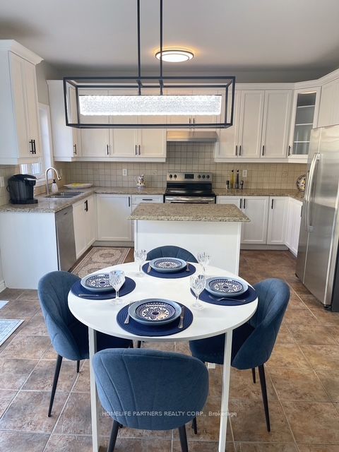 15 Oakhaven Road, Brampton, ON L6P 2Y3 14