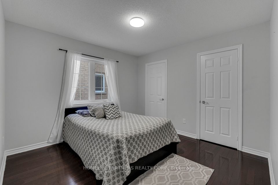 15 Oakhaven Road, Brampton, ON L6P 2Y3 21