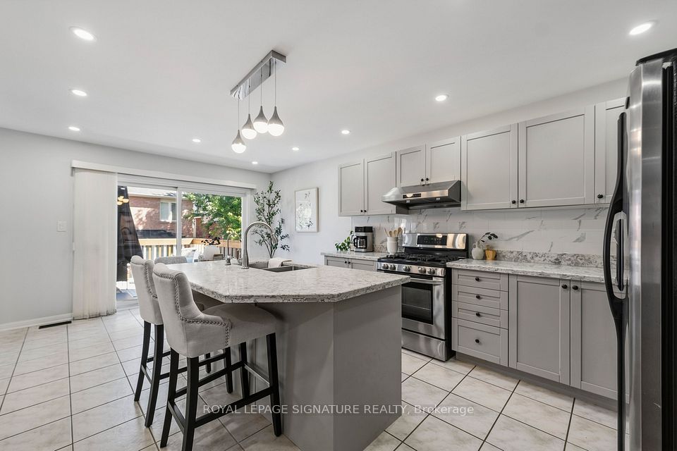 3195 Munson Crescent, Burlington, ON L7M 0B9 3