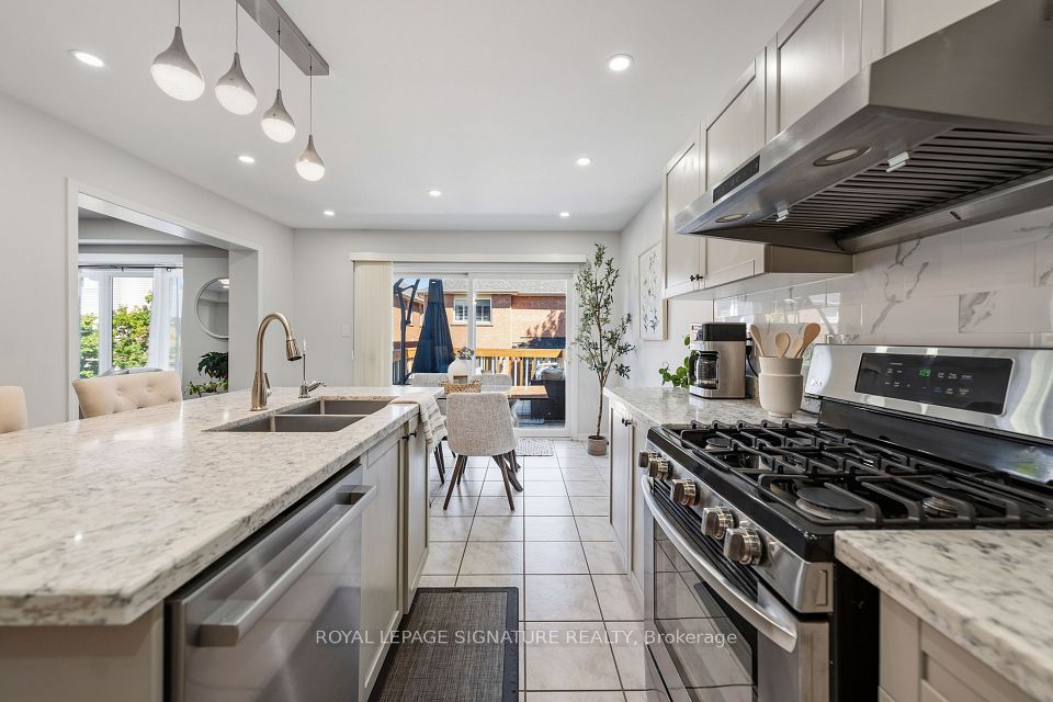 3195 Munson Crescent, Burlington, ON L7M 0B9 5