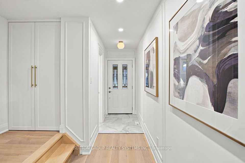 1951 Rathburn Road E 26, Mississauga, ON L4W 2N9 2