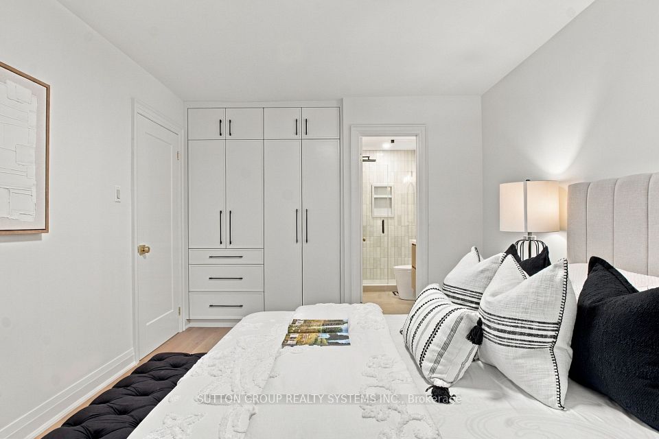 1951 Rathburn Road E 26, Mississauga, ON L4W 2N9 21