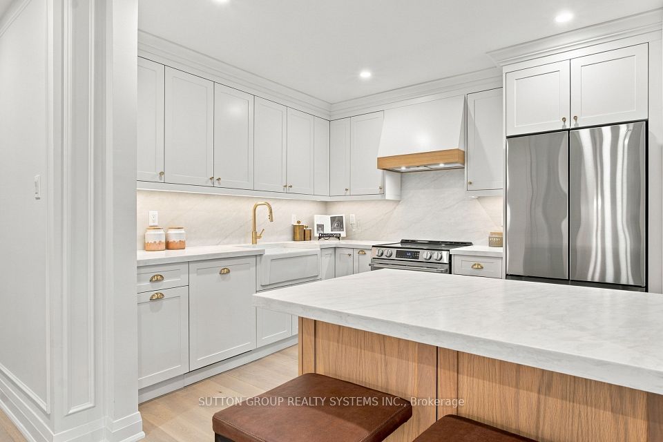 1951 Rathburn Road E 26, Mississauga, ON L4W 2N9 4