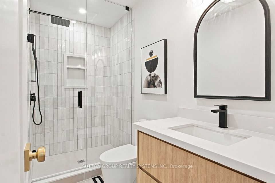 1951 Rathburn Road E 26, Mississauga, ON L4W 2N9 22