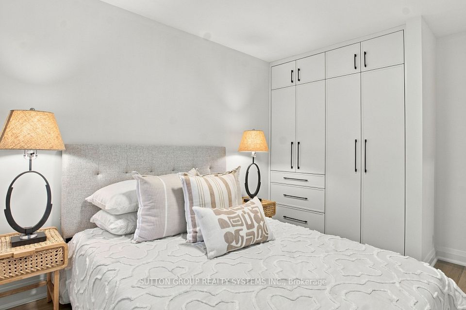 1951 Rathburn Road E 26, Mississauga, ON L4W 2N9 25