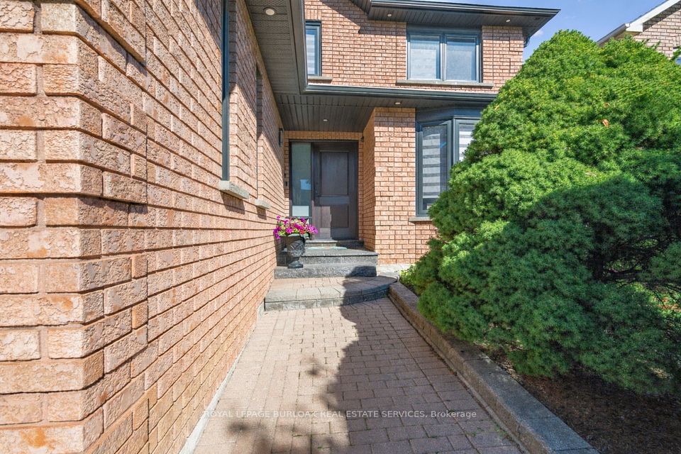 2029 Kempton Park Drive, Mississauga, ON L5M 2Z4 5