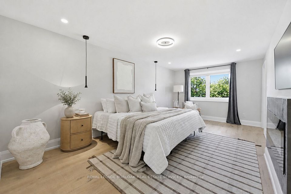 2029 Kempton Park Drive, Mississauga, ON L5M 2Z4 23