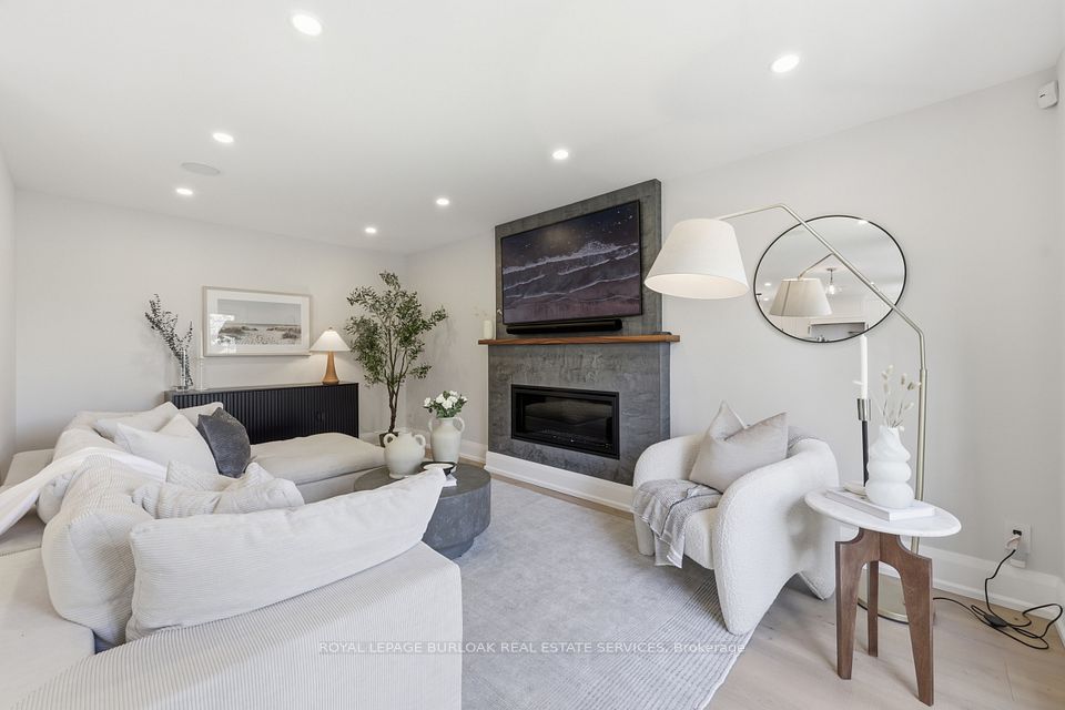 2029 Kempton Park Drive, Mississauga, ON L5M 2Z4 14