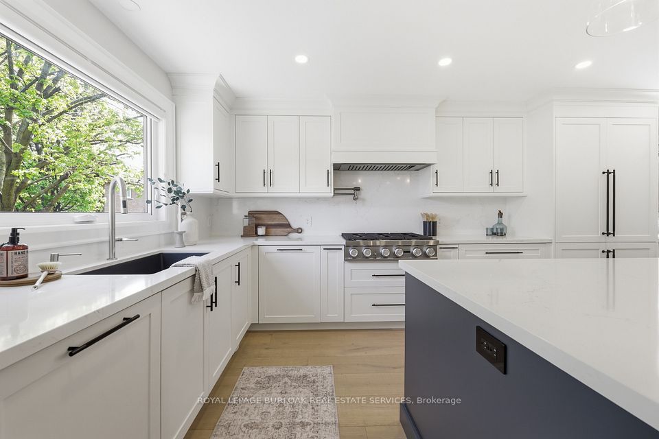 2029 Kempton Park Drive, Mississauga, ON L5M 2Z4 10
