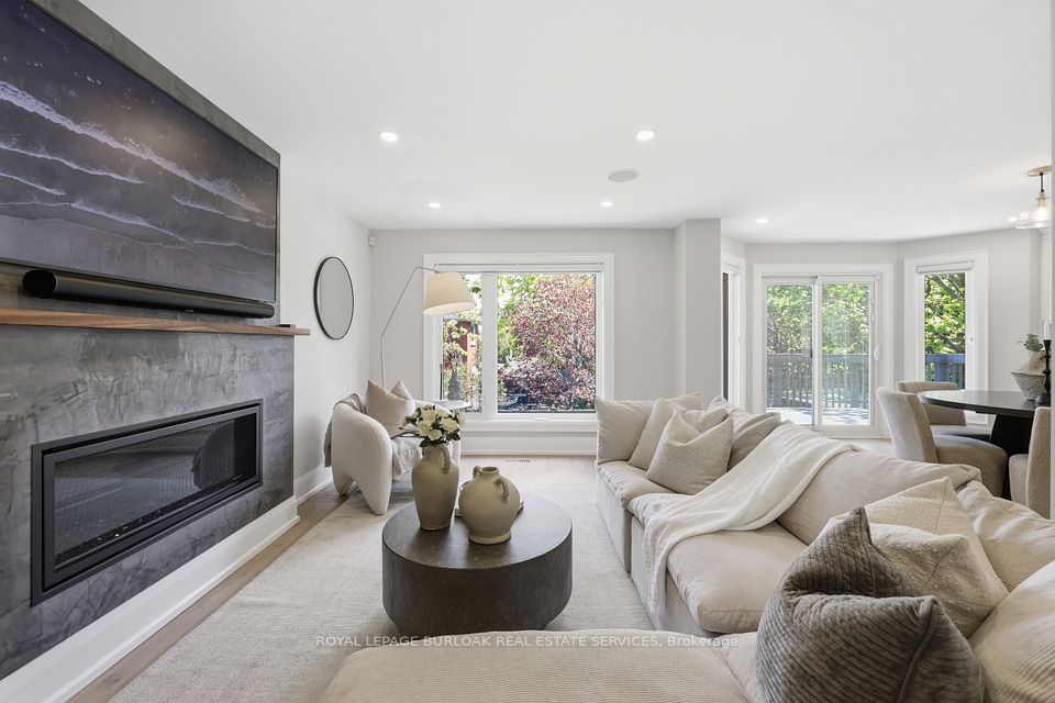 2029 Kempton Park Drive, Mississauga, ON L5M 2Z4 16