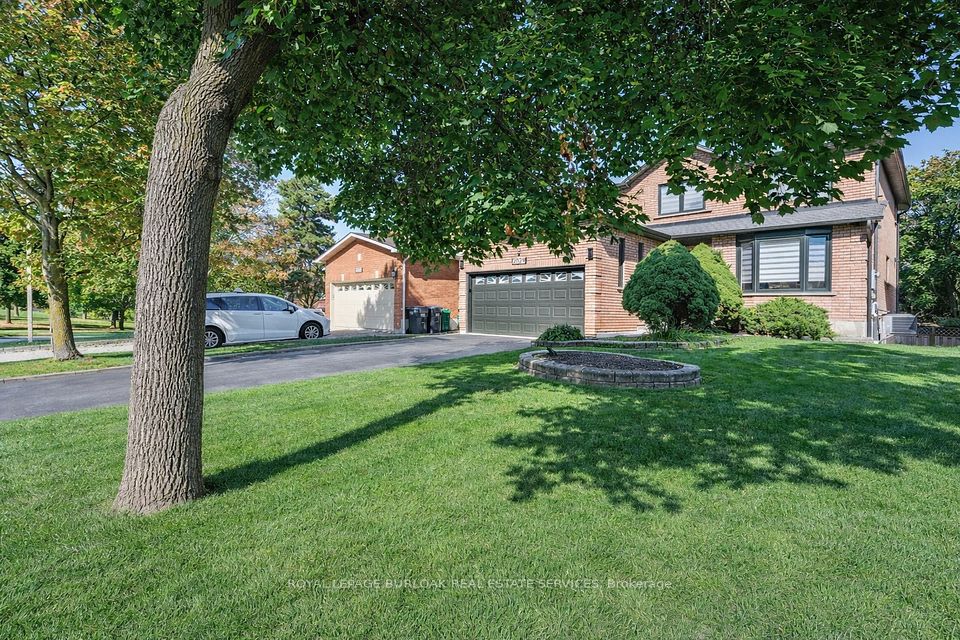 2029 Kempton Park Drive, Mississauga, ON L5M 2Z4 4