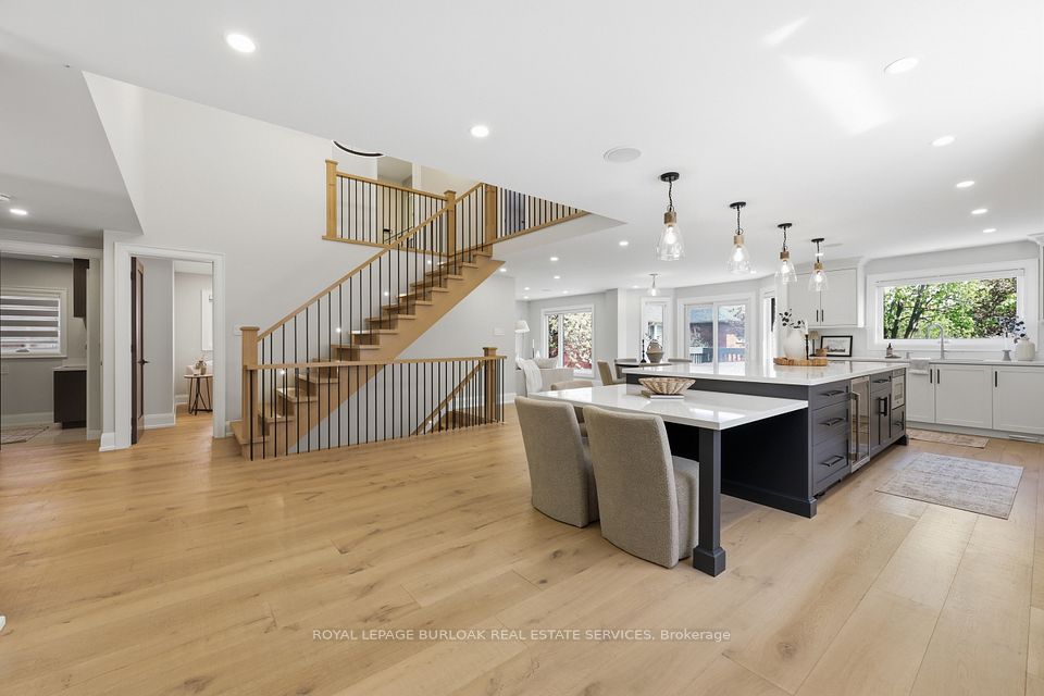 2029 Kempton Park Drive, Mississauga, ON L5M 2Z4 9