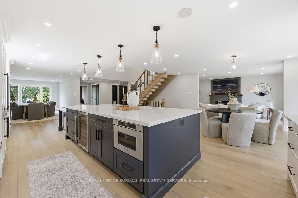 2029 Kempton Park Drive, Mississauga, ON L5M 2Z4 11