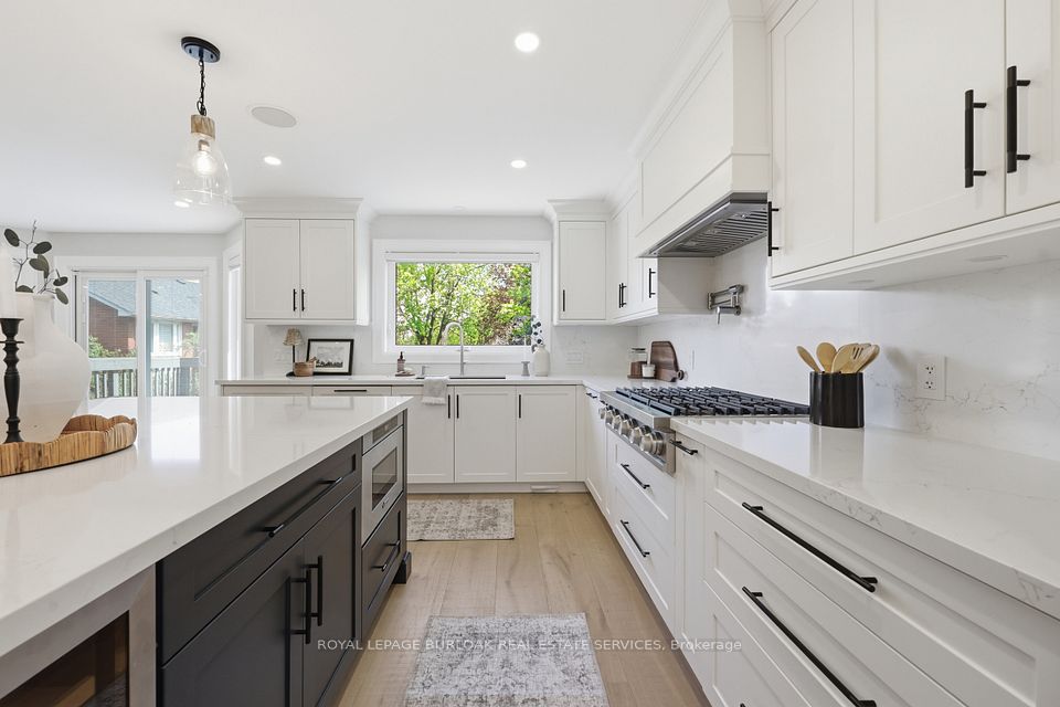 2029 Kempton Park Drive, Mississauga, ON L5M 2Z4 12