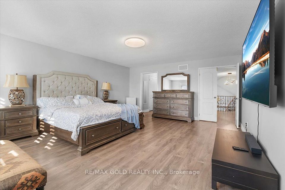 1484 Rose Haven Road, Mississauga, ON L5V 1G8 19