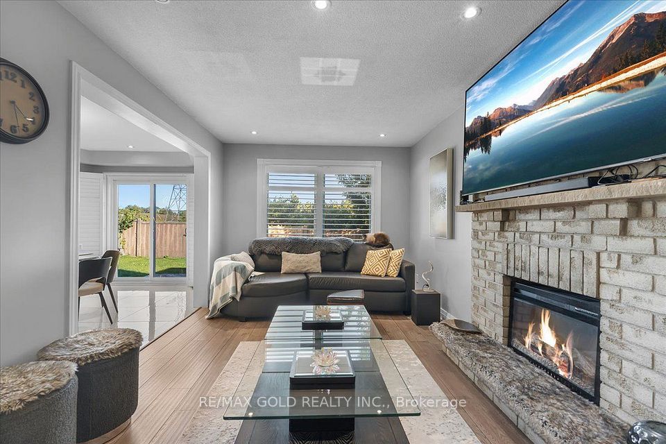 1484 Rose Haven Road, Mississauga, ON L5V 1G8 9