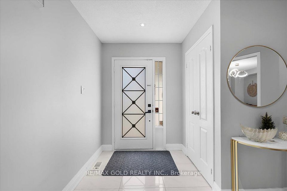 1484 Rose Haven Road, Mississauga, ON L5V 1G8 4