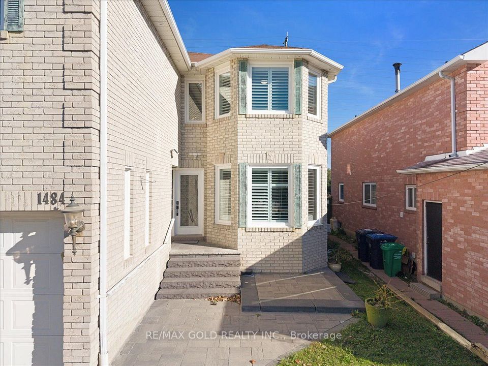 1484 Rose Haven Road, Mississauga, ON L5V 1G8 2