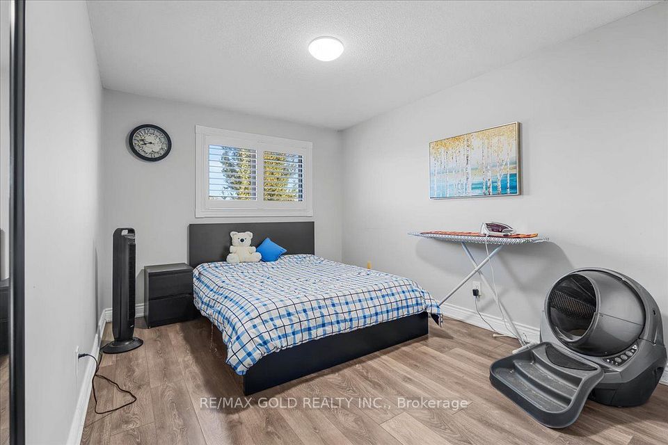 1484 Rose Haven Road, Mississauga, ON L5V 1G8 25