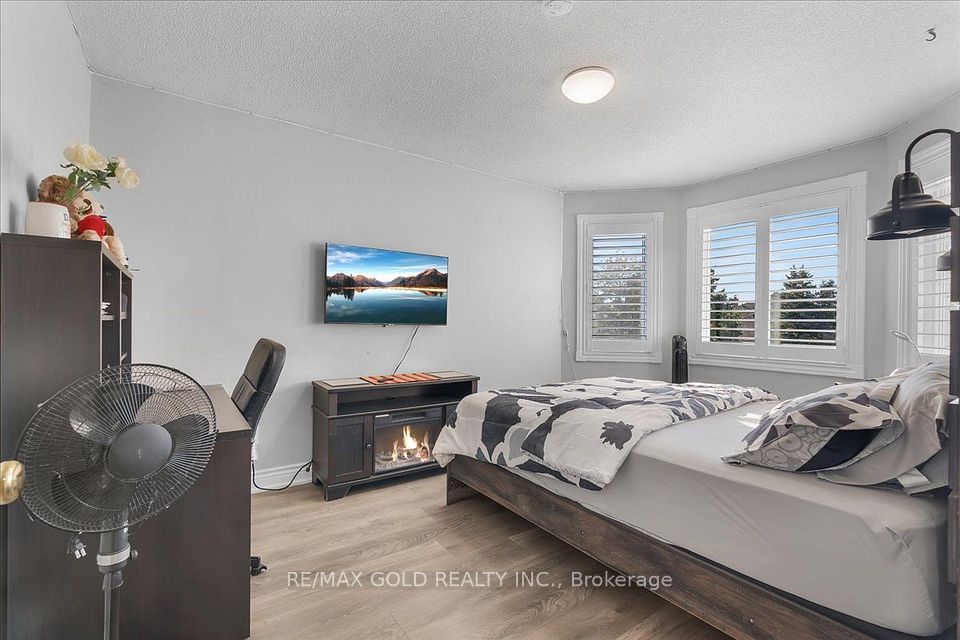 1484 Rose Haven Road, Mississauga, ON L5V 1G8 23