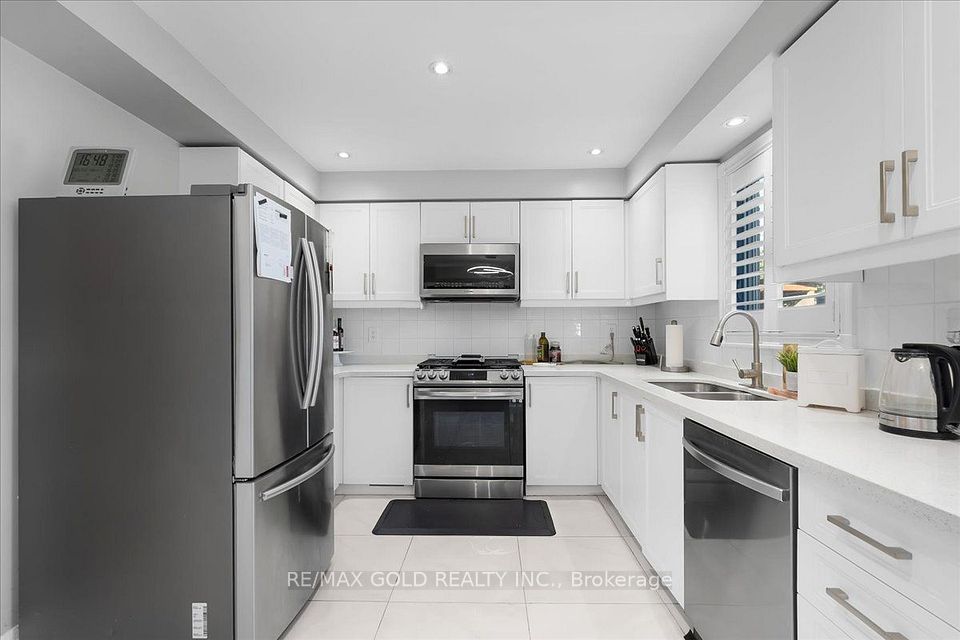 1484 Rose Haven Road, Mississauga, ON L5V 1G8 12