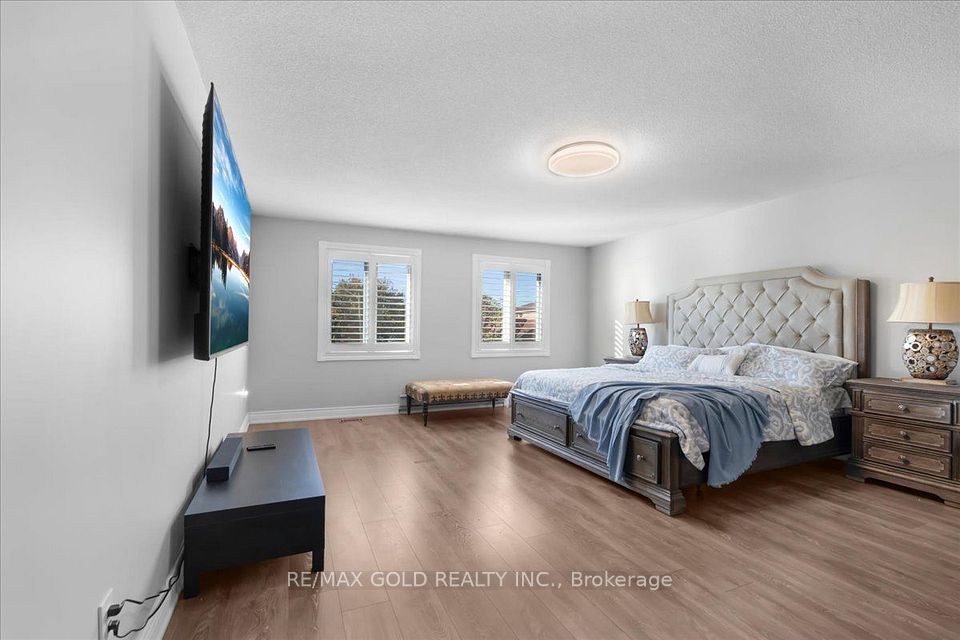 1484 Rose Haven Road, Mississauga, ON L5V 1G8 18