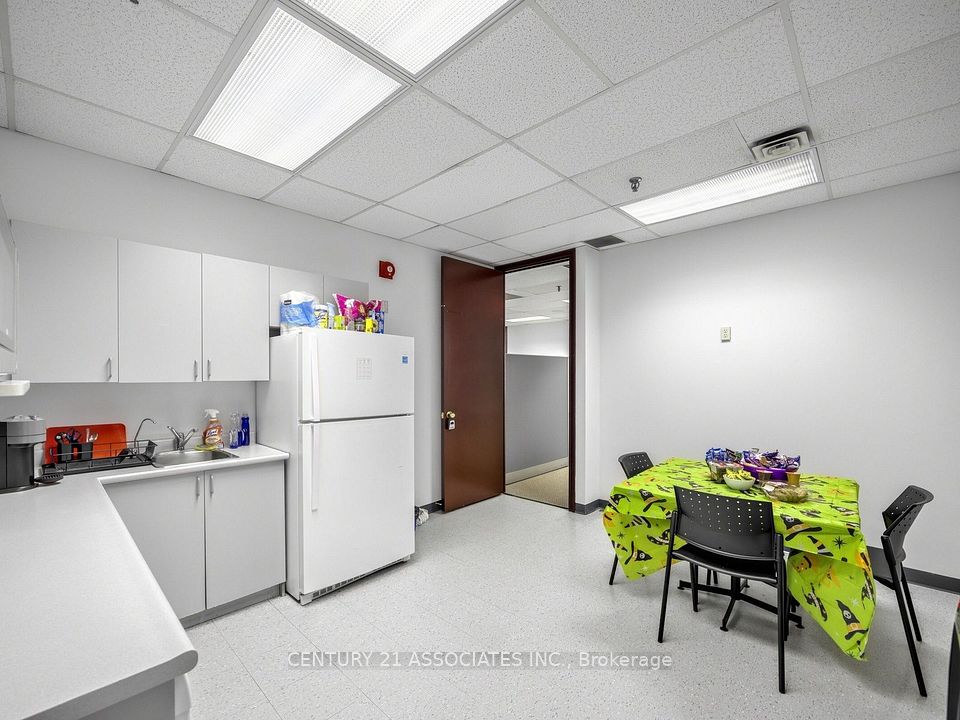 5045 Orbitor Drive 7/400B, Mississauga, ON L4W 4Y8 18