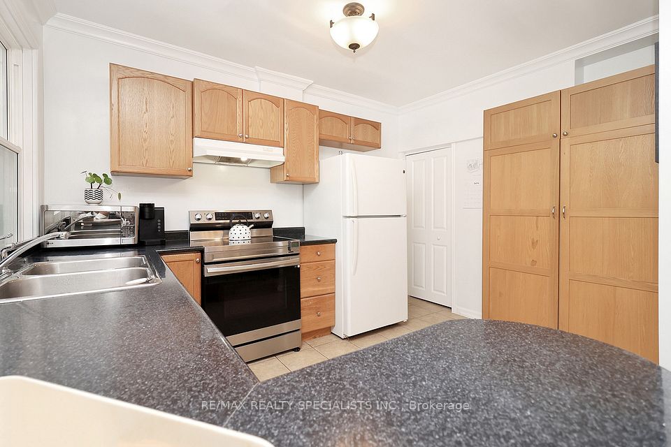 38 Mimico Avenue, Toronto, ON M8V 1R1 15