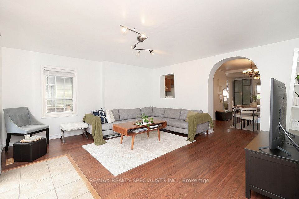 38 Mimico Avenue, Toronto, ON M8V 1R1 9