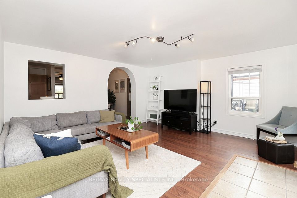 38 Mimico Avenue, Toronto, ON M8V 1R1 8