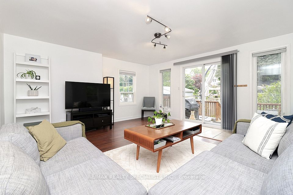 38 Mimico Avenue, Toronto, ON M8V 1R1 7
