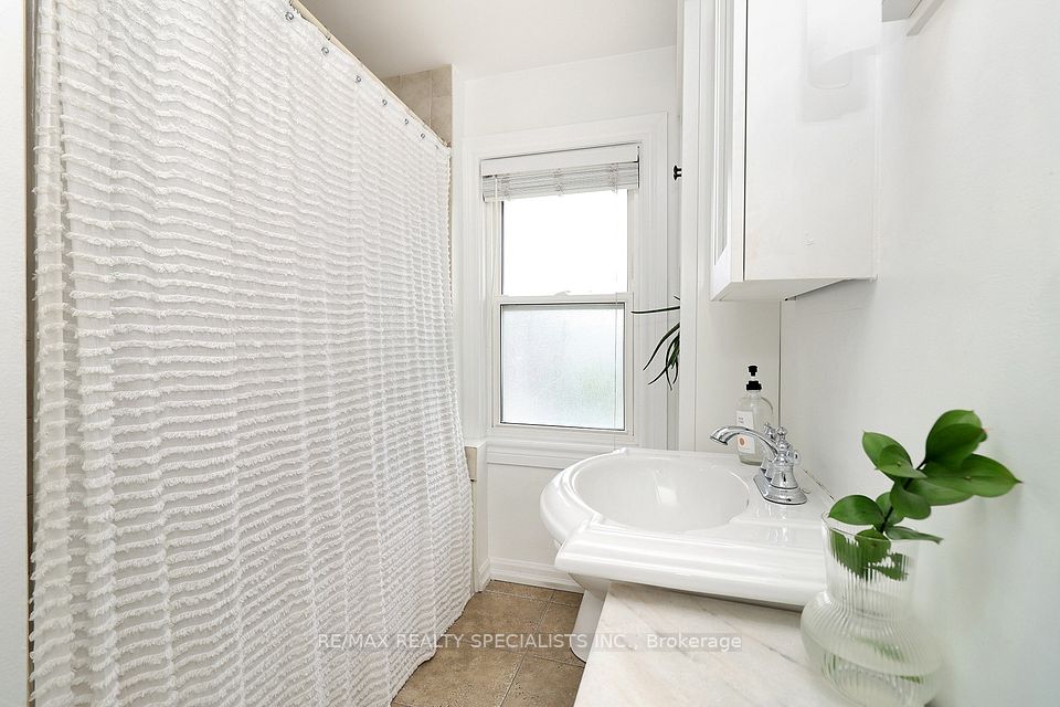 38 Mimico Avenue, Toronto, ON M8V 1R1 20