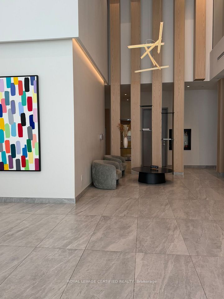 86 DUNDAS Street 1121, Mississauga, ON L5A 1W4 8