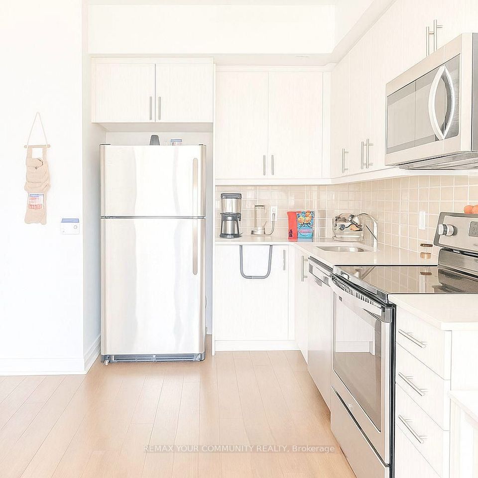 15 Zorra Street 1108, Toronto, ON M8Z 4Z6 7