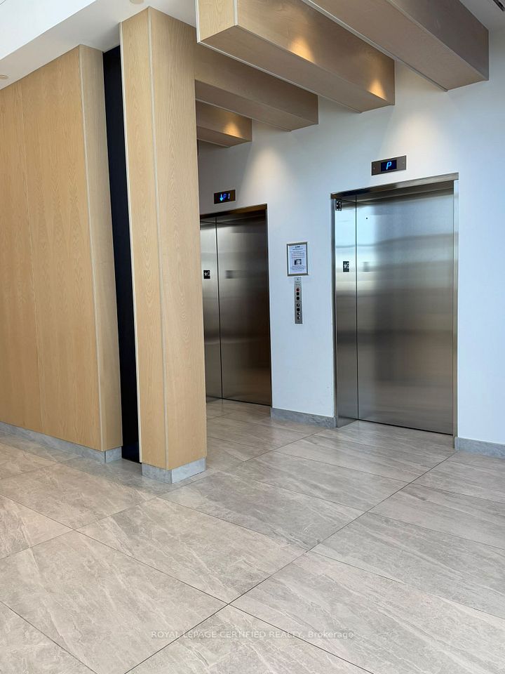 86 DUNDAS Street 1121, Mississauga, ON L5A 1W4 9