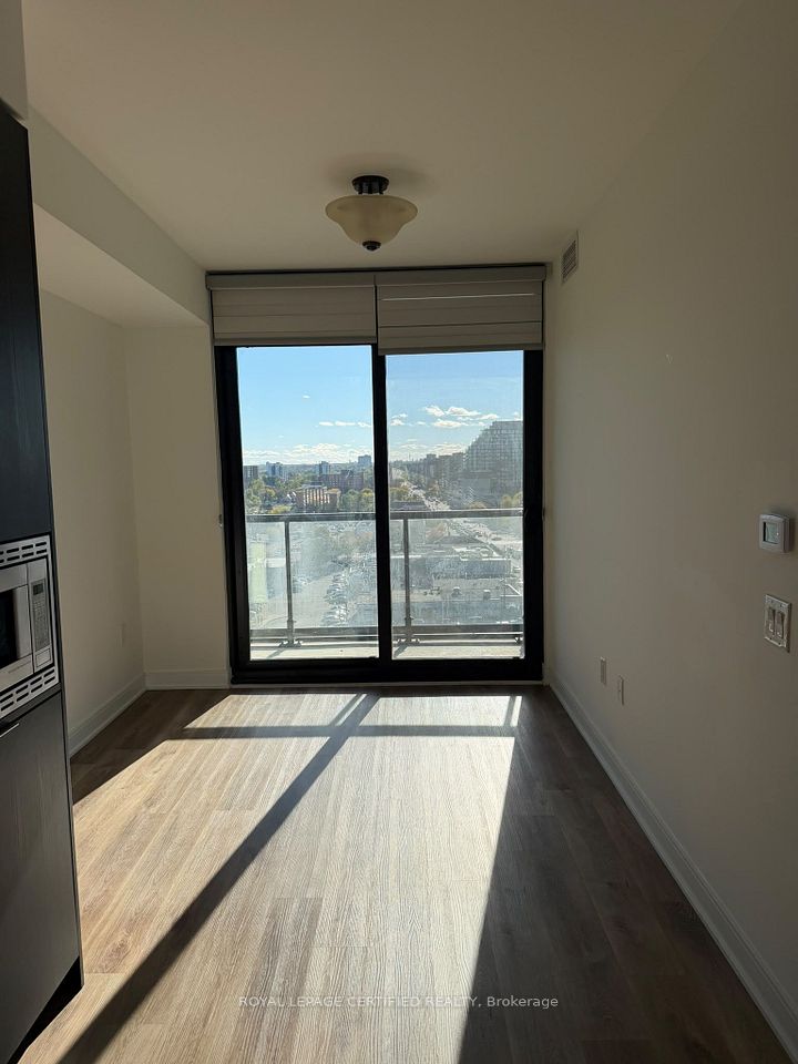 86 DUNDAS Street 1121, Mississauga, ON L5A 1W4 4