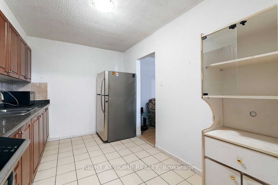 49 Silverstone Drive 405, Toronto, ON M9V 3G2 11