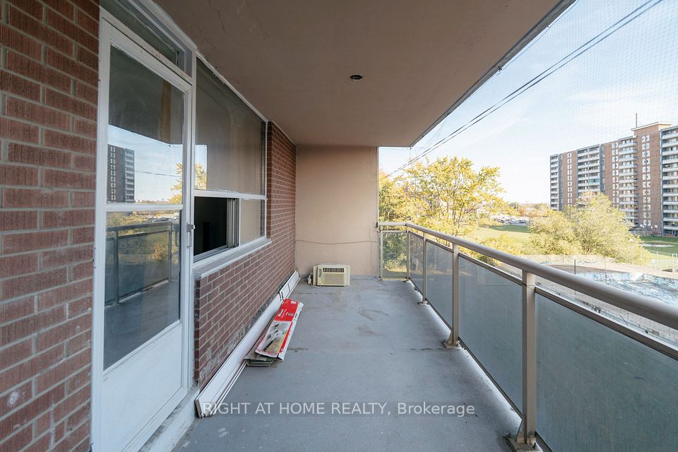 49 Silverstone Drive 405, Toronto, ON M9V 3G2 25