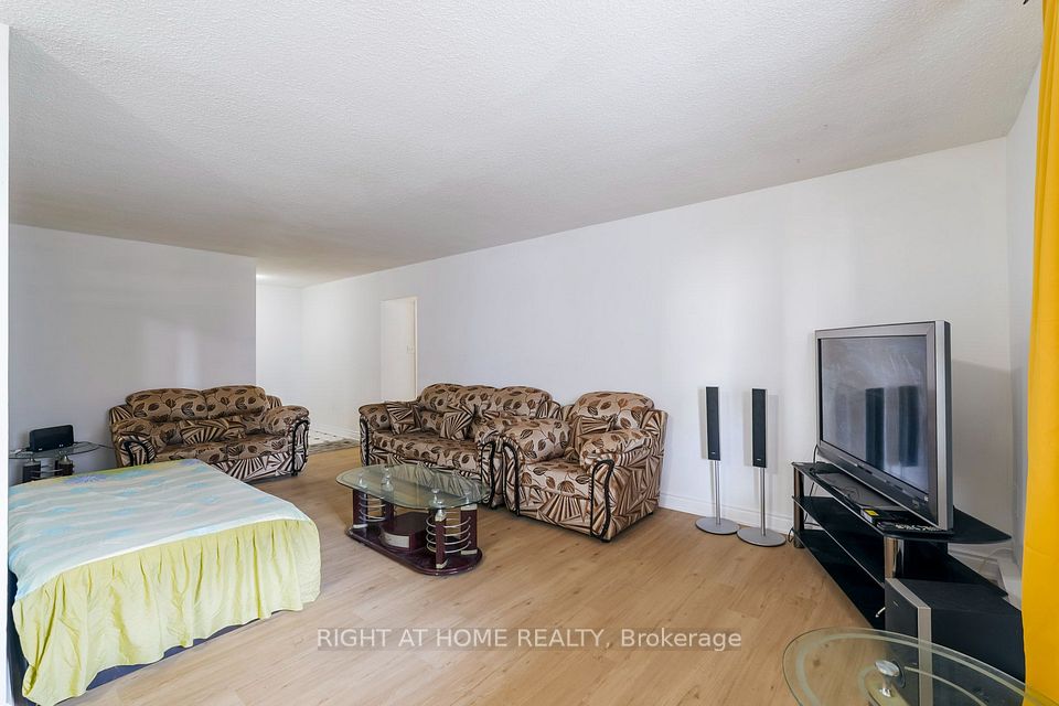 49 Silverstone Drive 405, Toronto, ON M9V 3G2 6
