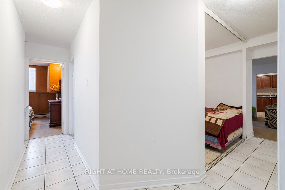 49 Silverstone Drive 405, Toronto, ON M9V 3G2 14