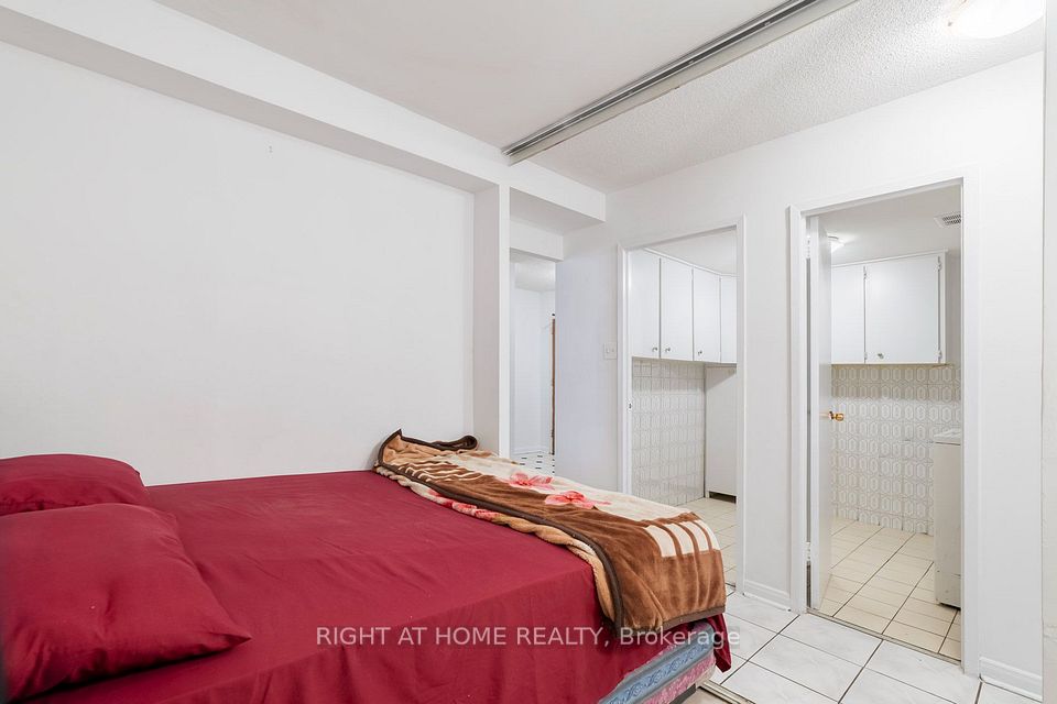 49 Silverstone Drive 405, Toronto, ON M9V 3G2 16