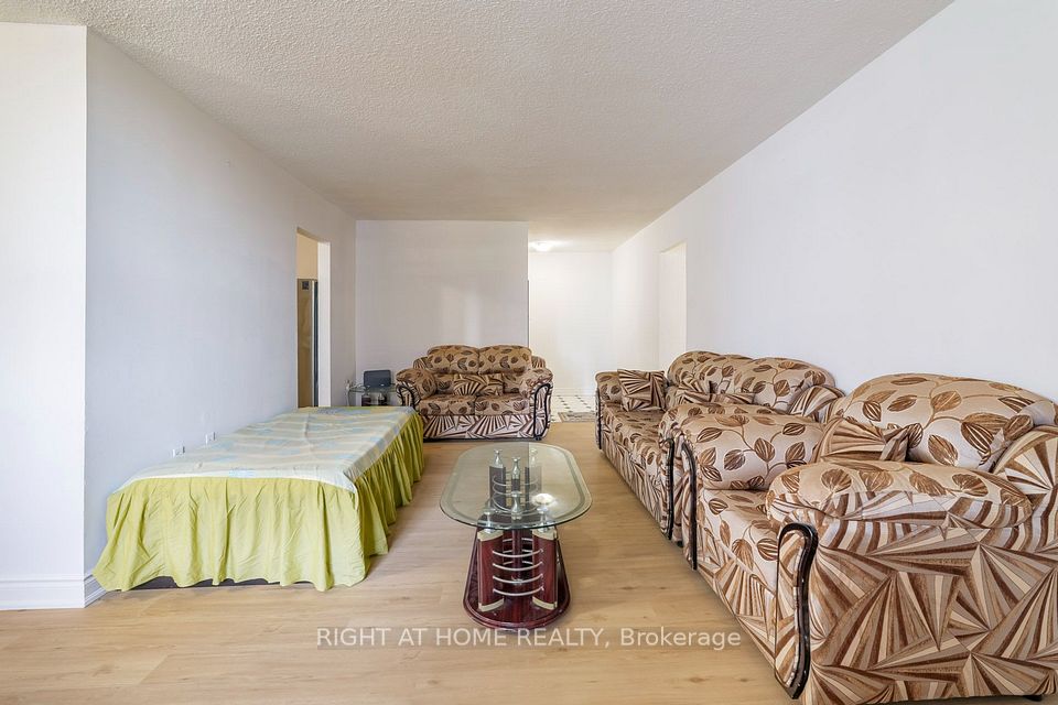 49 Silverstone Drive 405, Toronto, ON M9V 3G2 9