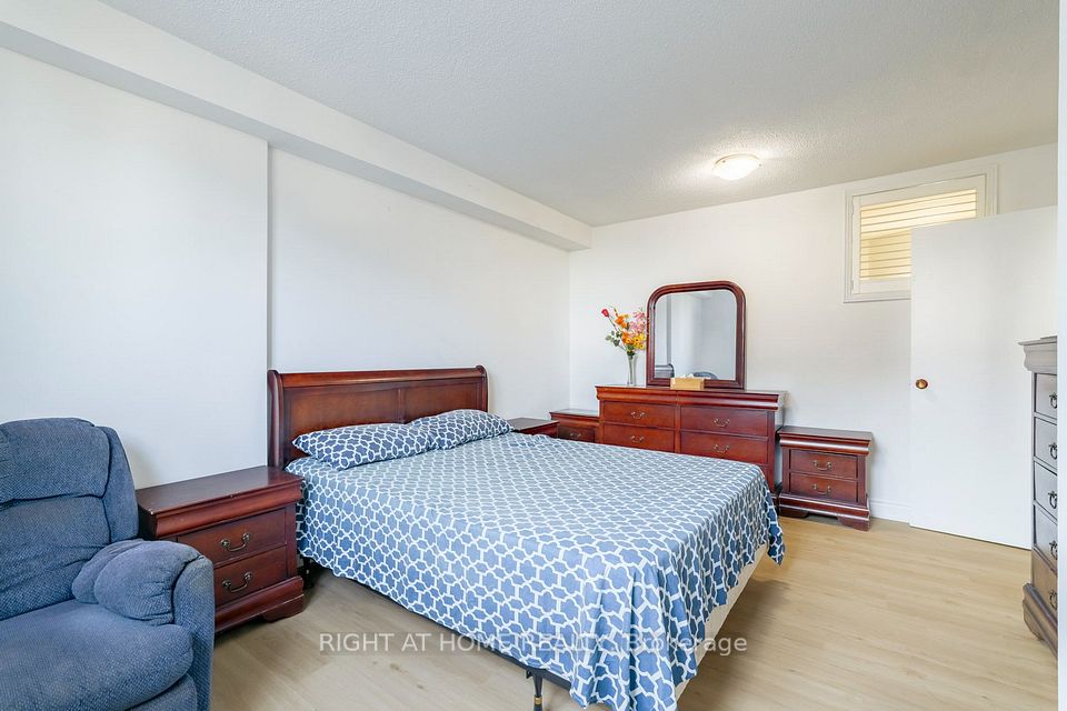 49 Silverstone Drive 405, Toronto, ON M9V 3G2 18