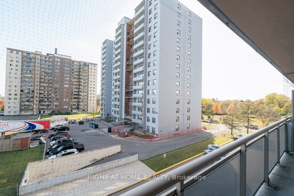 49 Silverstone Drive 405, Toronto, ON M9V 3G2 23